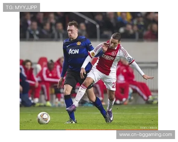 阿贾克斯欧冠小组赛后期状态回升，收获宝贵经验